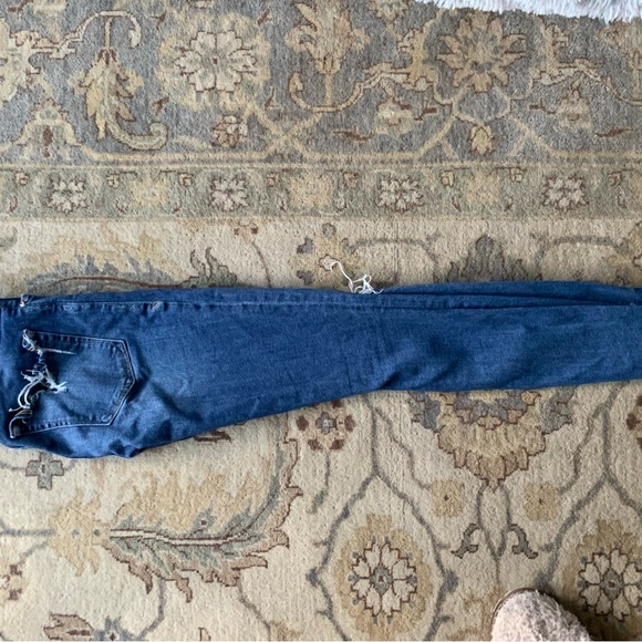 Good American Skinny Jeans with Destroyed Details - Picture 2 of 5